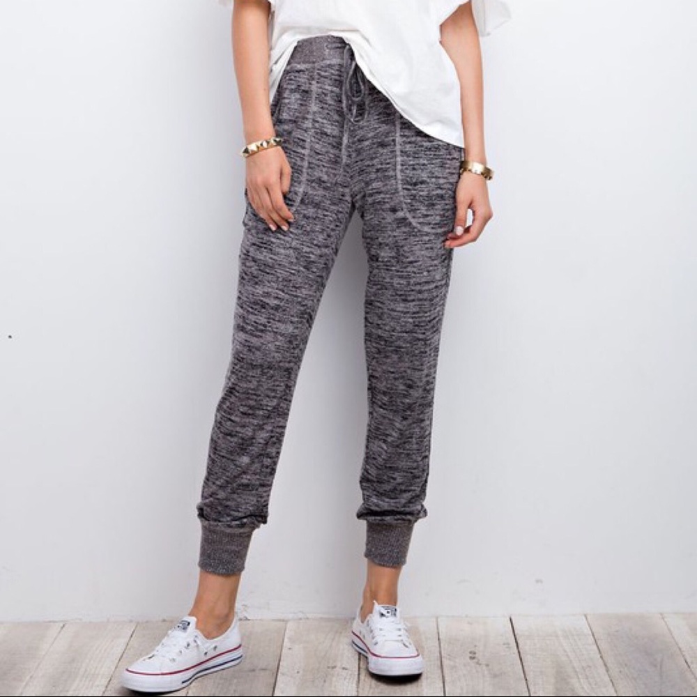 CLEARANCE-FIRM‼️2Toned Brushed Hacci Joggers - Picture 2 of 4